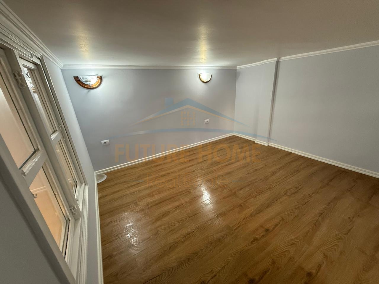 Shitet,Duplex, Rruga "Shefqet Kuka", Fresk