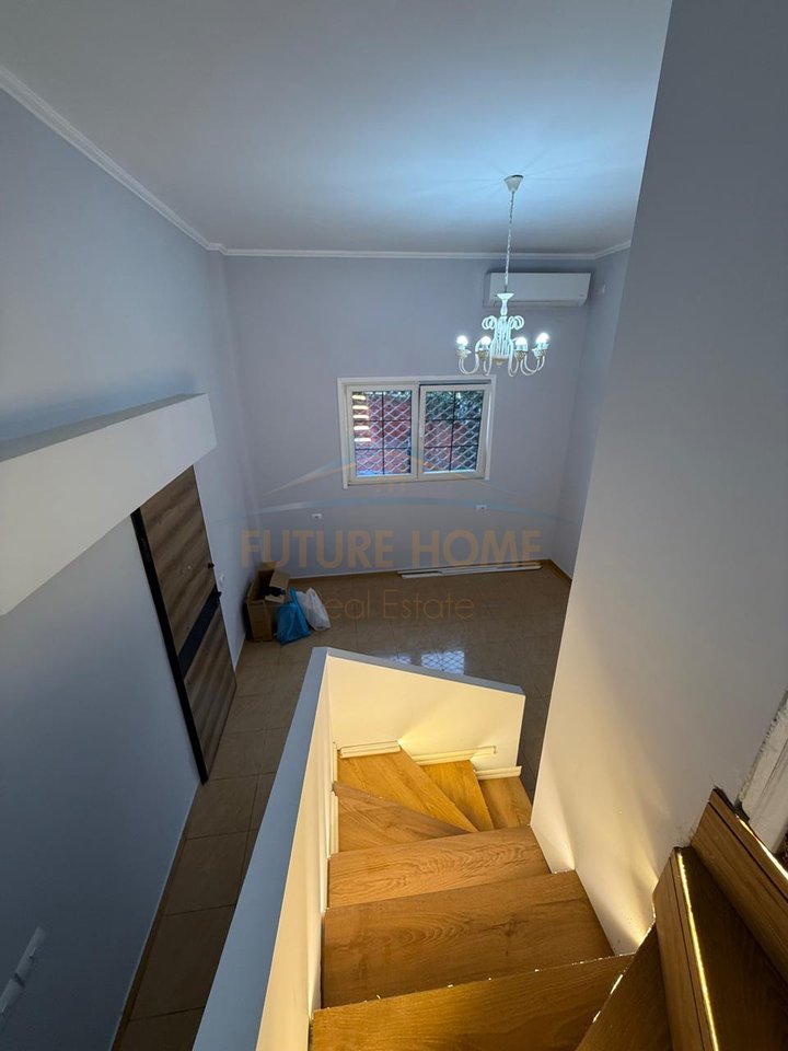 Shitet,Duplex, Rruga "Shefqet Kuka", Fresk