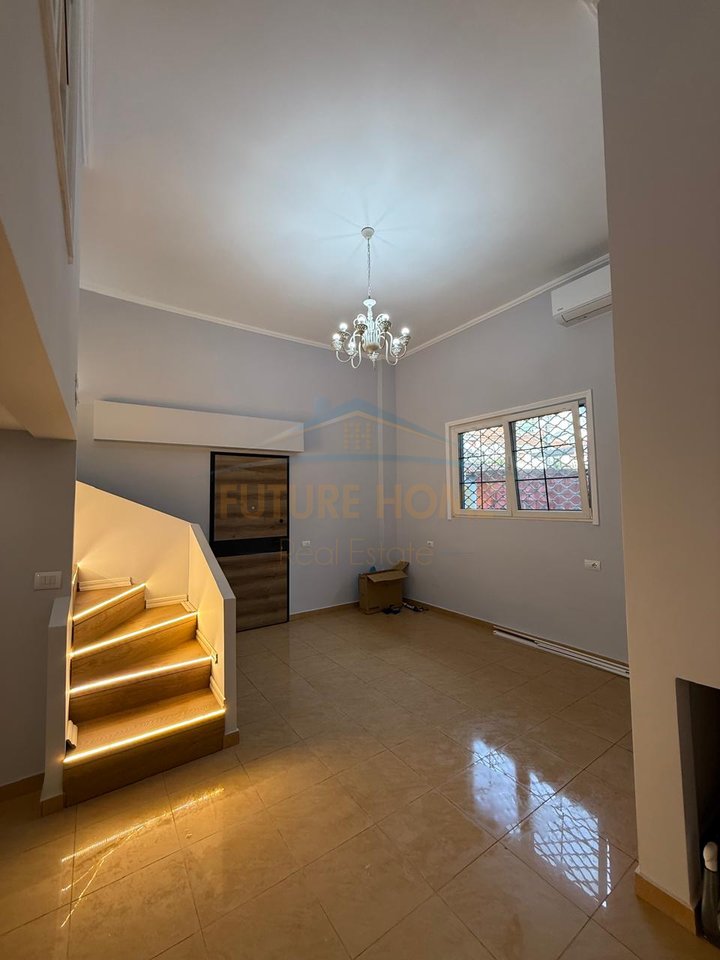 Shitet,Duplex, Rruga "Shefqet Kuka", Fresk