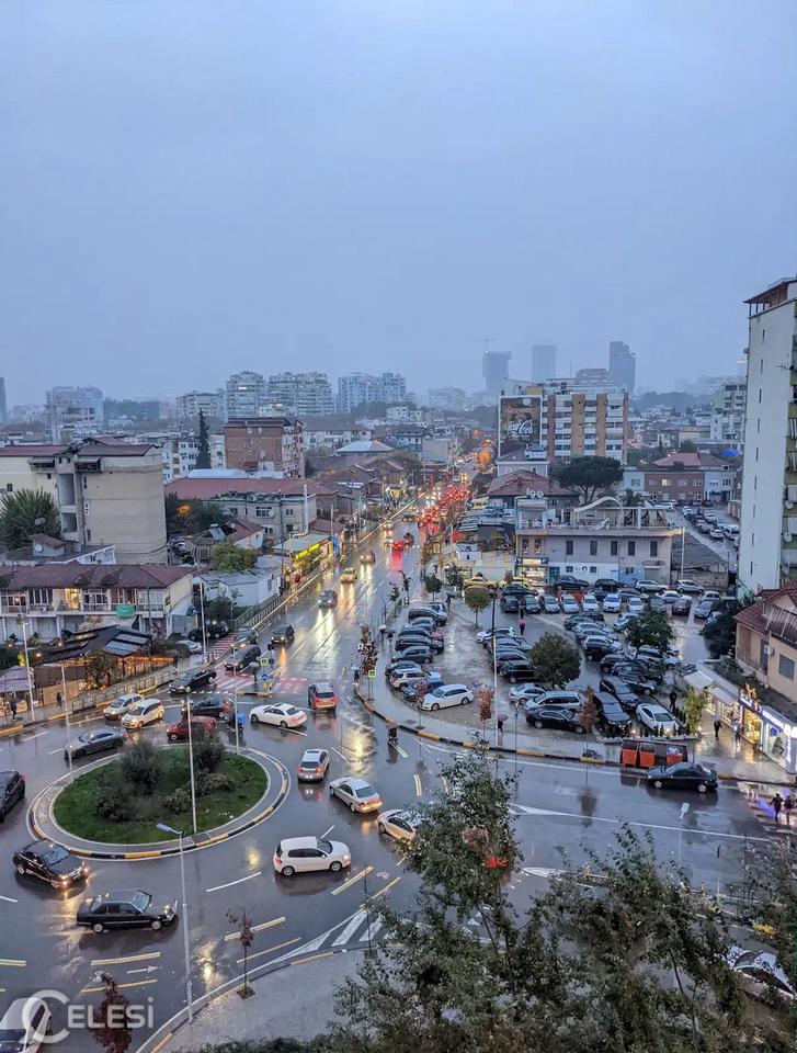 Qera, Ambient Biznesi, Komuna e Parisit, Tirane