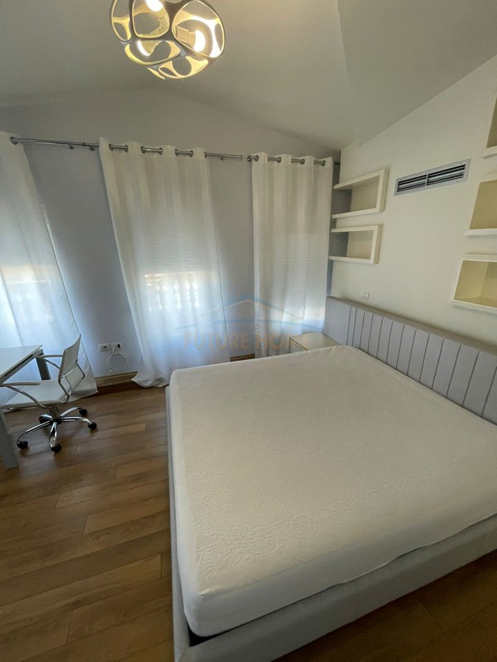 Qera, Vilë, White House Residence, TEG