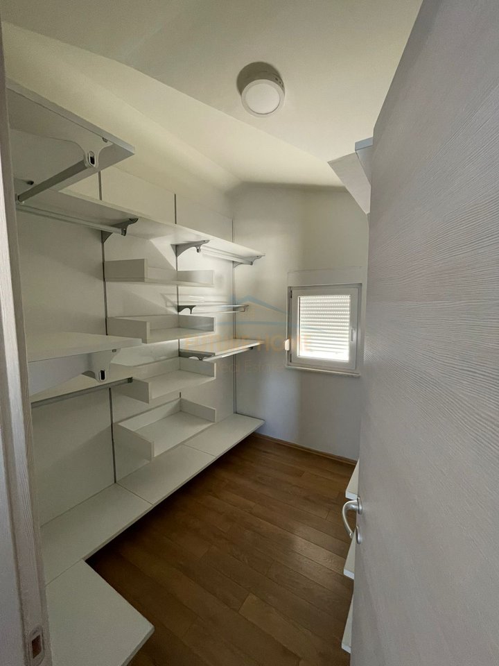 Qera, Vilë, White House Residence, TEG