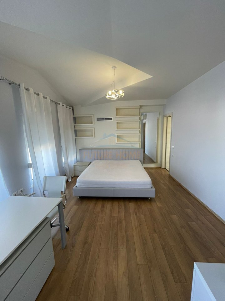 Qera, Vilë, White House Residence, TEG