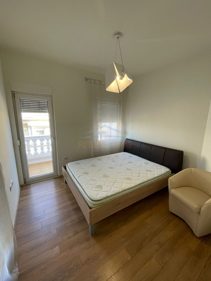 Qera, Vilë, White House Residence, TEG