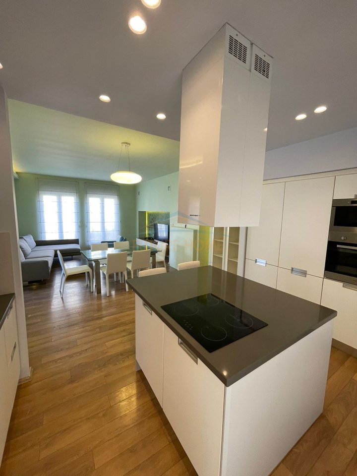 Qera, Vilë, White House Residence, TEG