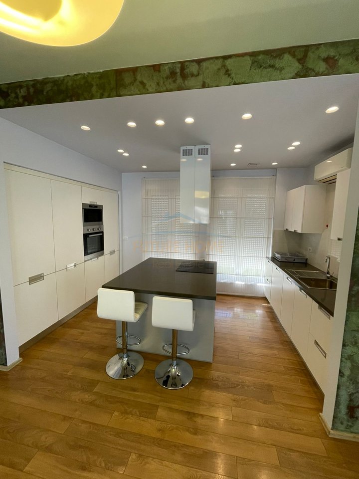 Qera, Vilë, White House Residence, TEG