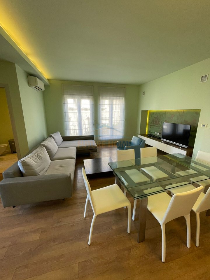 Qera, Vilë, White House Residence, TEG