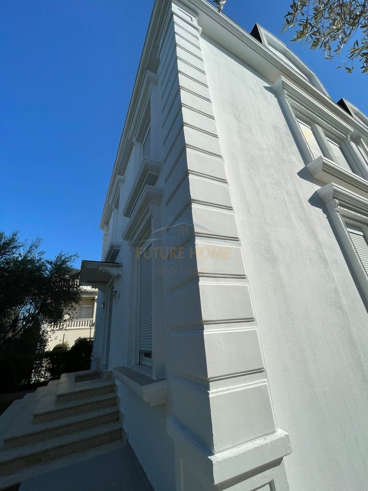 Qera, Vilë, White House Residence, TEG