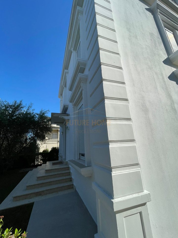 Qera, Vilë, White House Residence, TEG