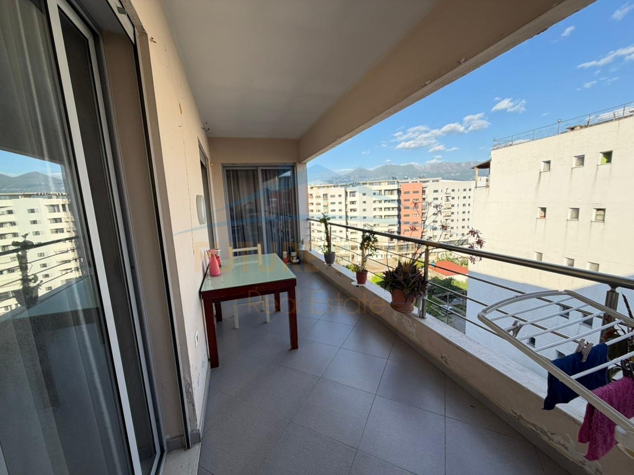 Shitet, Apartament 2+1+2, Unaza e Re, Tiranë.