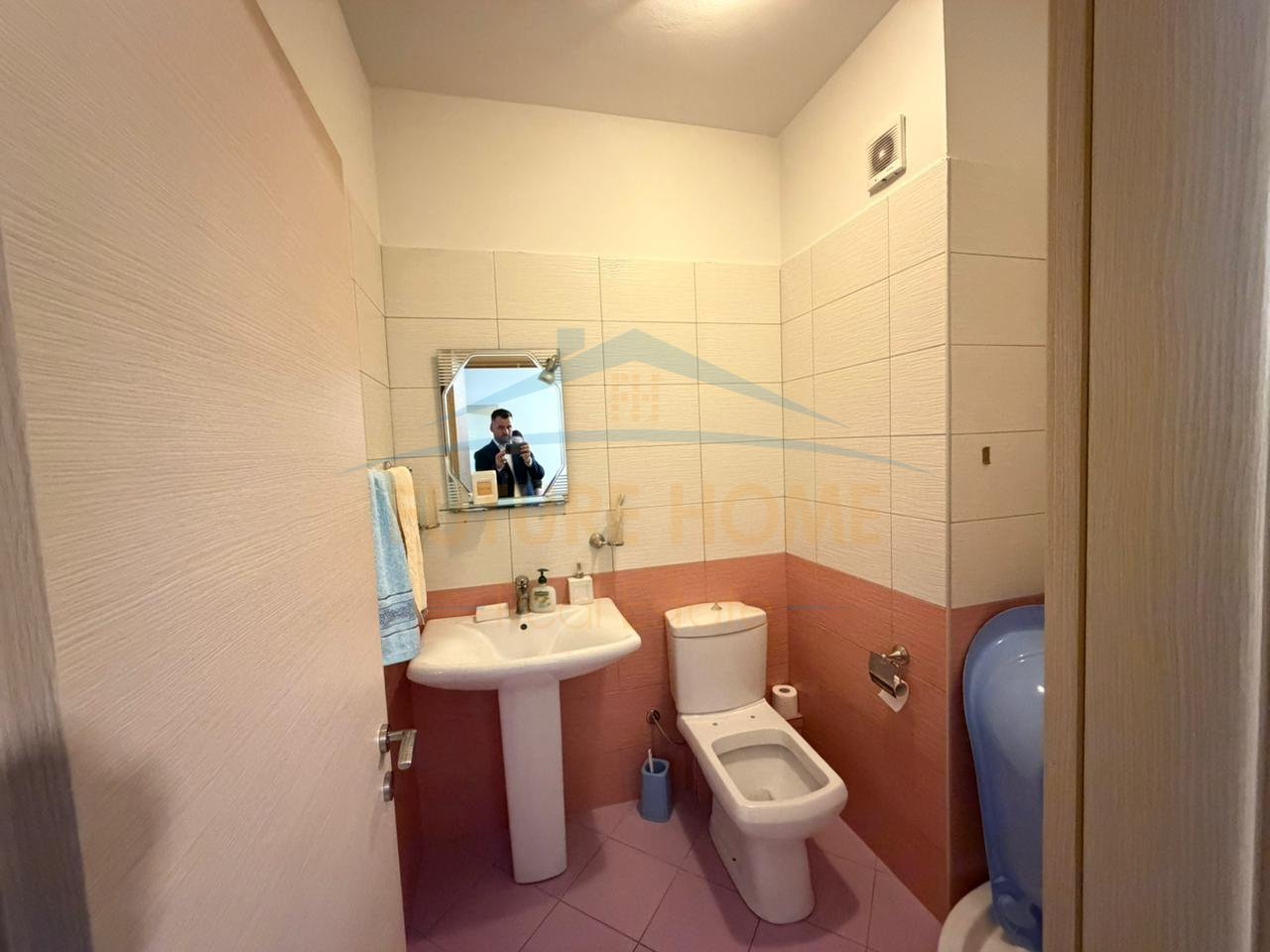 Shitet, Apartament 2+1+2, Unaza e Re, Tiranë.
