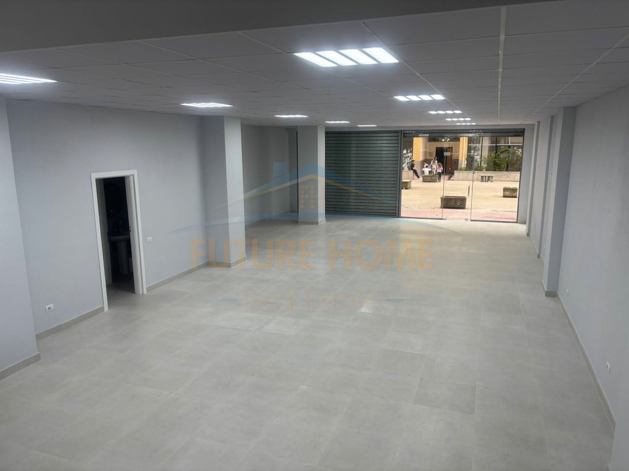 Qera, Dyqan, Vila L, Tirane