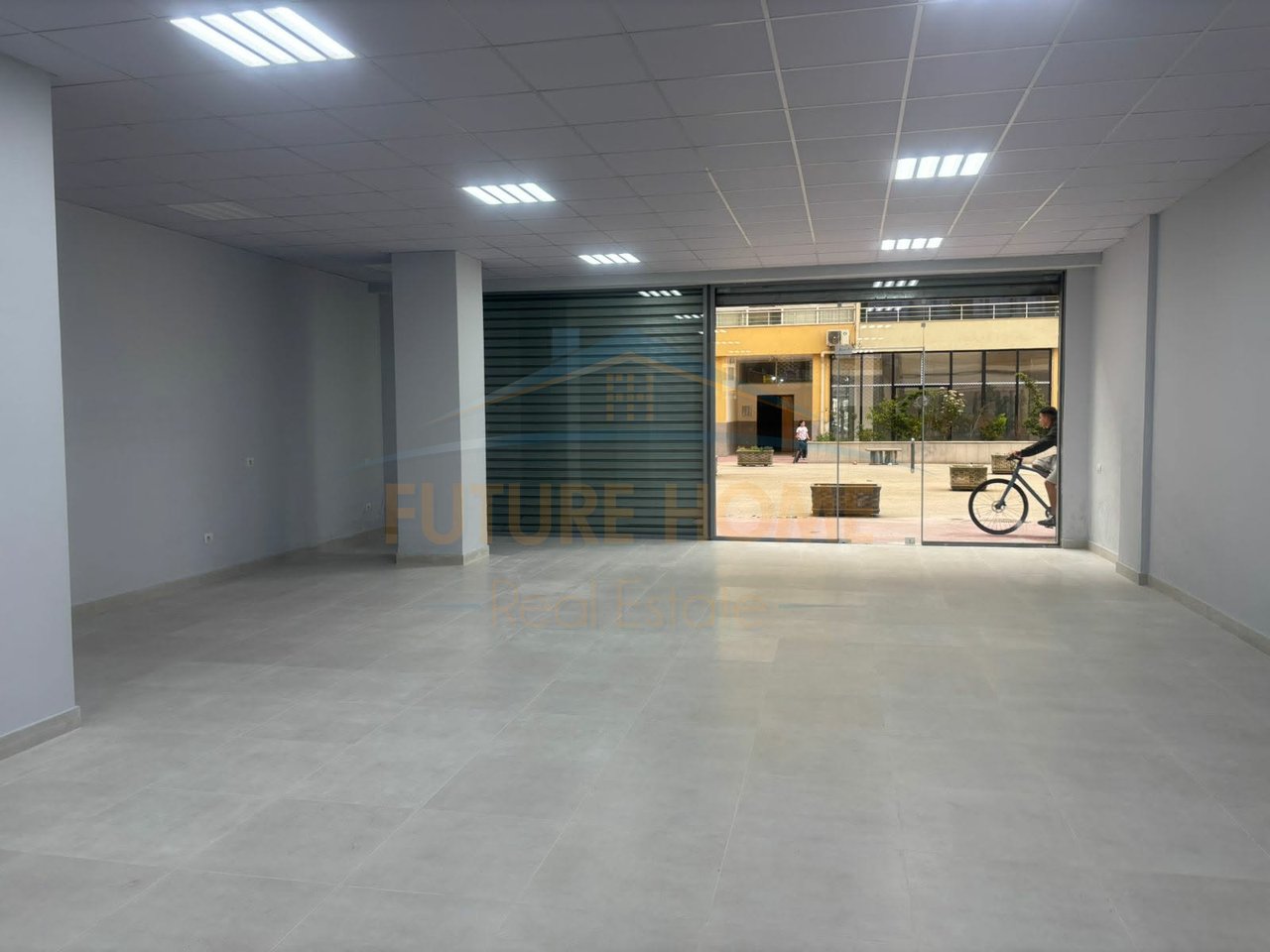 Qera, Dyqan, Vila L, Tirane