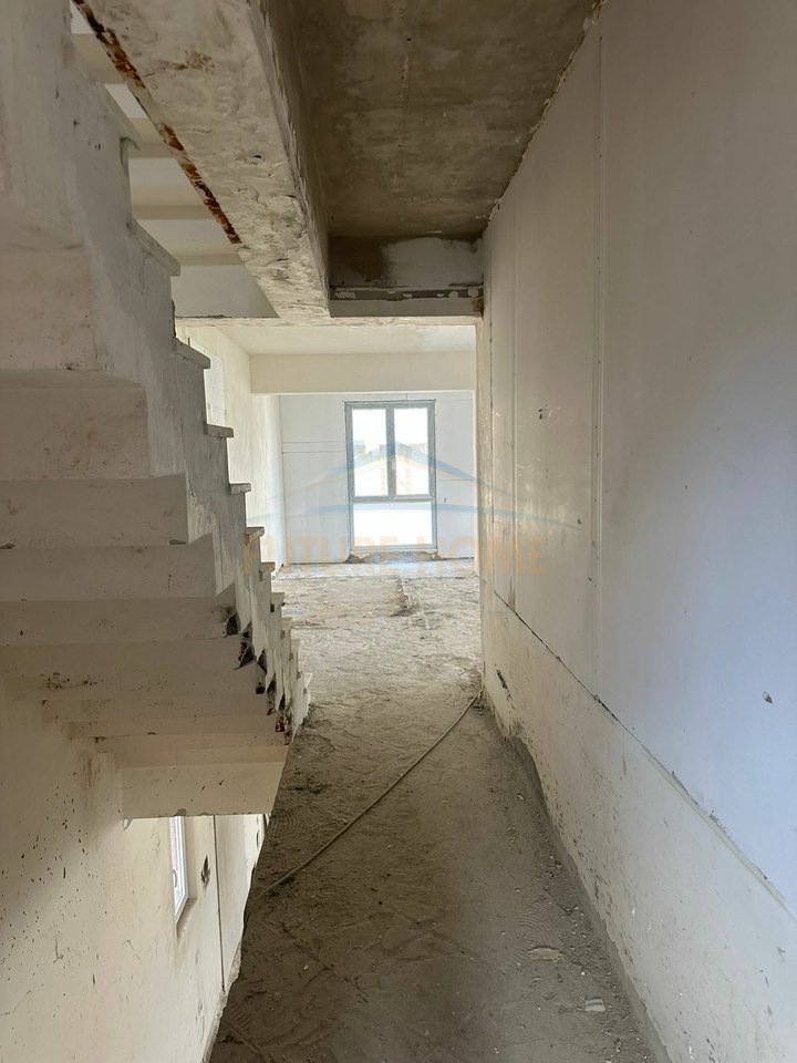 Qera, Vilë 5-Katëshe, Kodra e Diellit 2