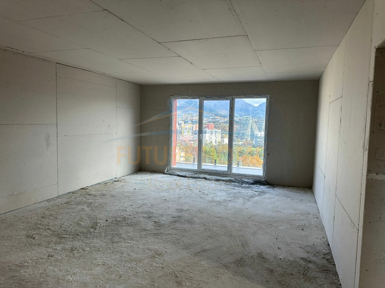 Qera, Vilë 5-Katëshe, Kodra e Diellit 2