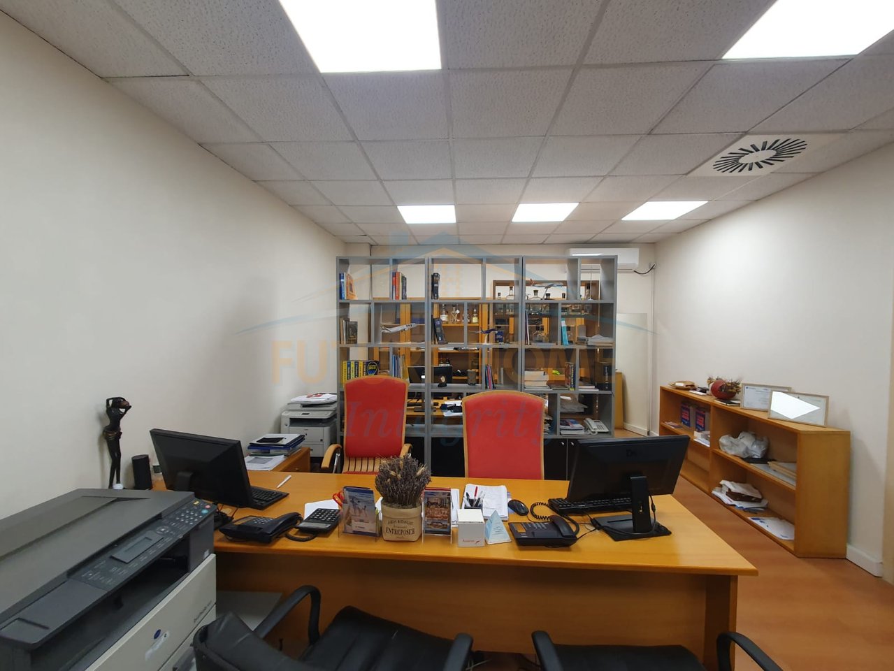 Shitet, Ambient Biznesi, Qendër, Tiranë.