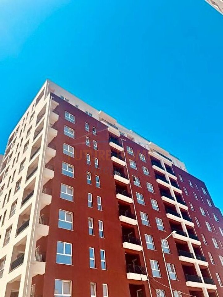 Qera, Ambient për zyra, Kompleksi Aura, Tiranë.