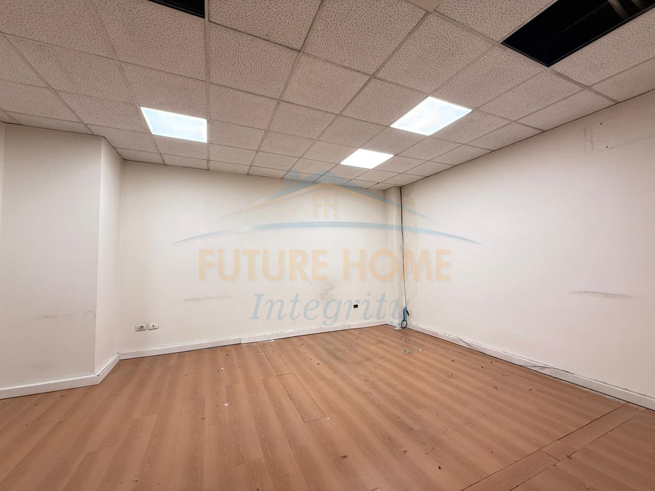 Qera, Ambient Biznesi, Qendër, Tiranë.