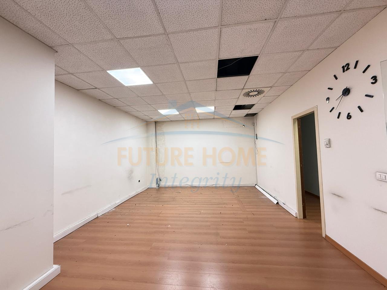 Qera, Ambient Biznesi, Qendër, Tiranë.