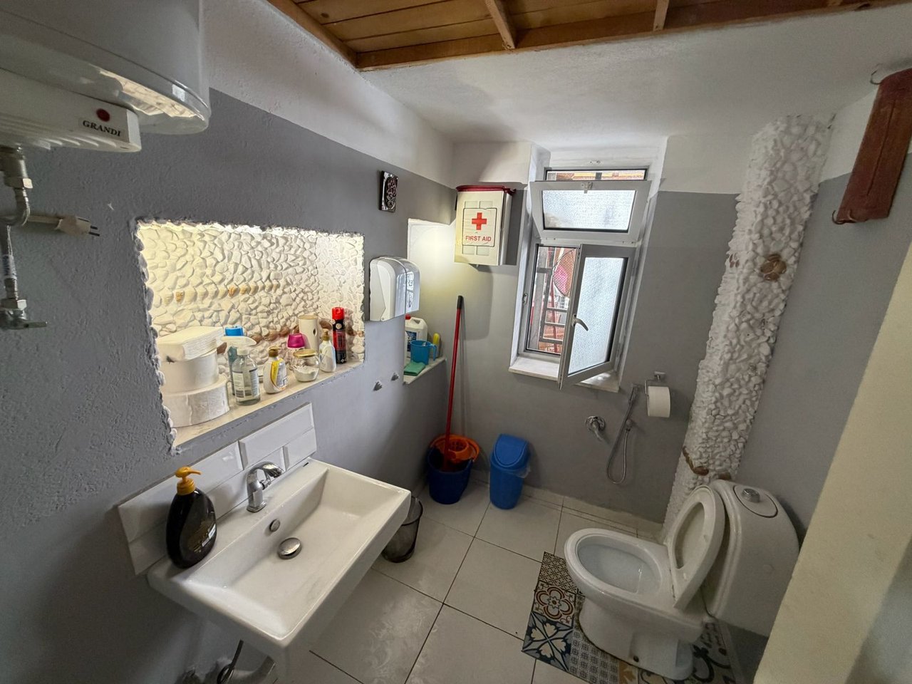 Shitet, Ambient Biznesi,  Vasil Shanto, Tiranë