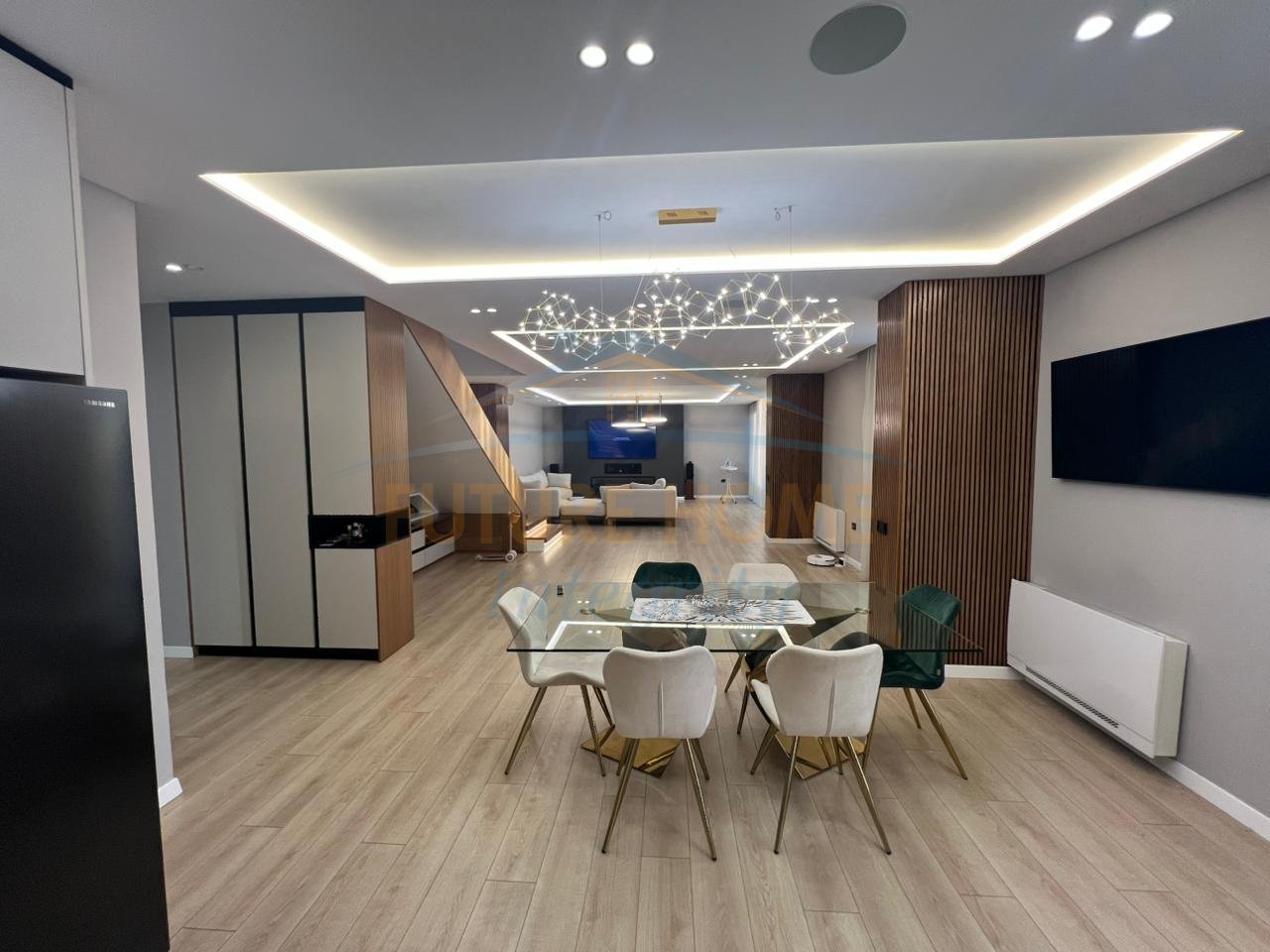 Rent, Duplex 4+1+3+Veranda+Parking space, Square 21 Complex, Tirana.