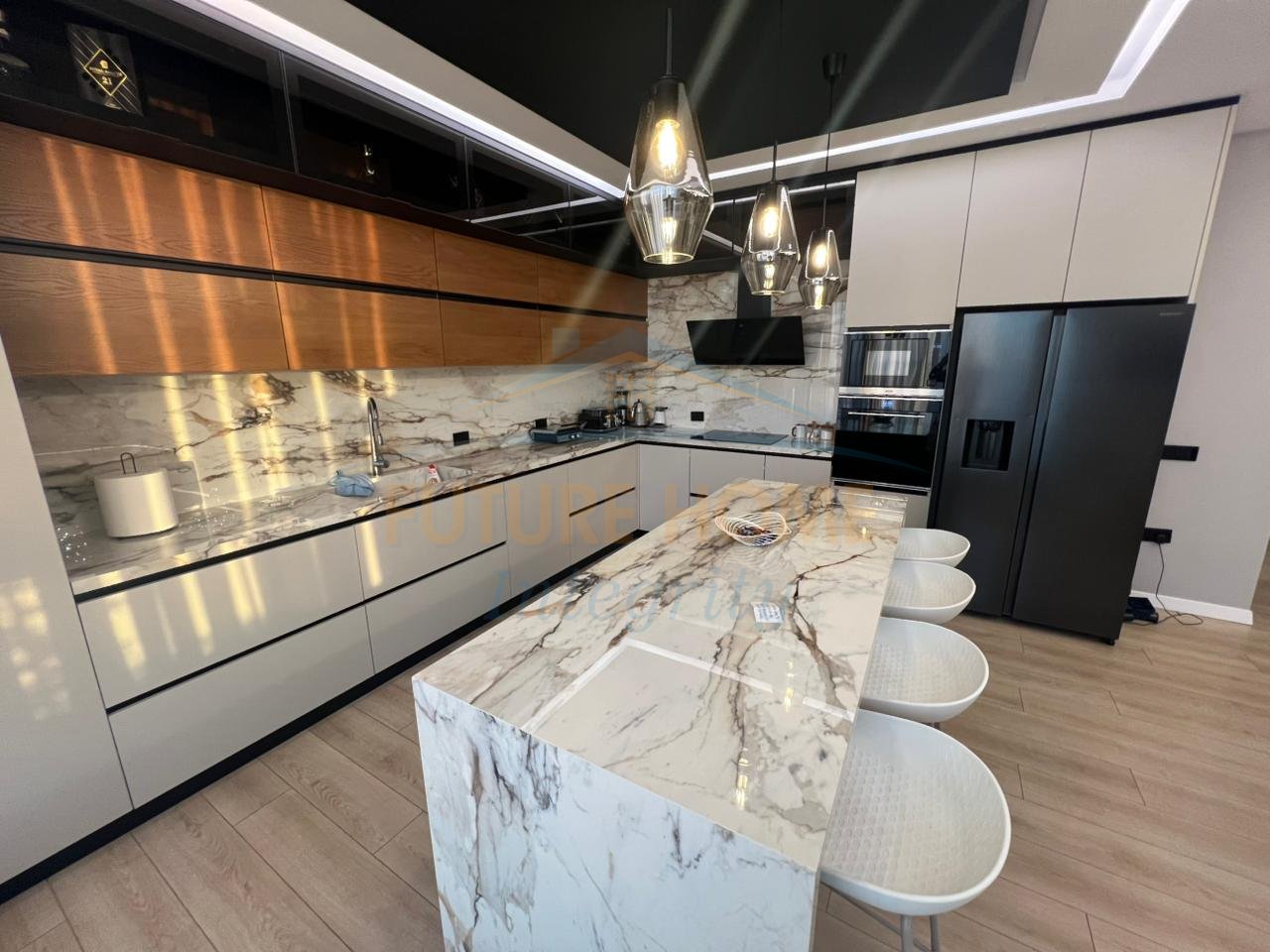 Rent, Duplex 4+1+3+Veranda+Parking space, Square 21 Complex, Tirana.