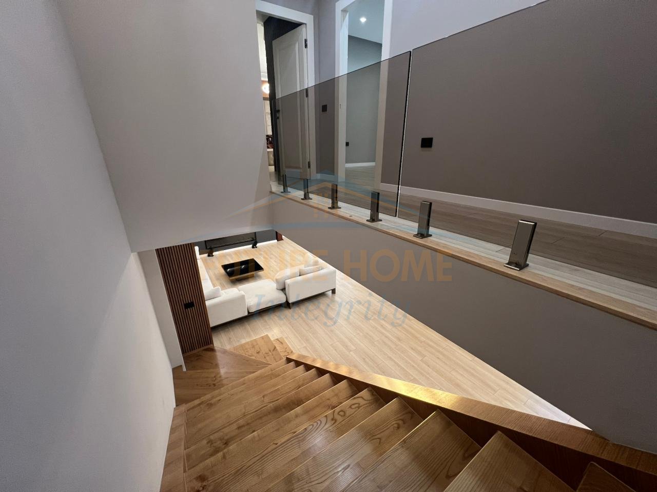 Rent, Duplex 4+1+3+Veranda+Parking space, Square 21 Complex, Tirana.