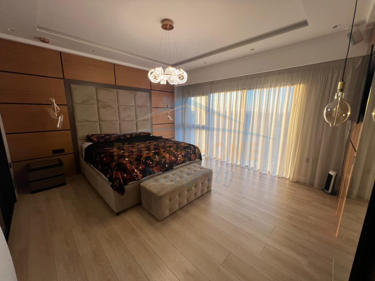 Rent, Duplex 4+1+3+Veranda+Parking space, Square 21 Complex, Tirana.