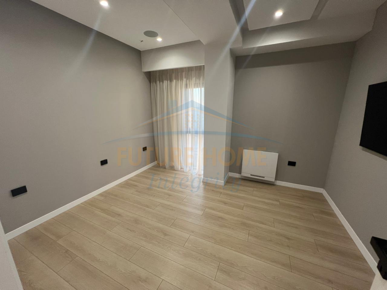 Rent, Duplex 4+1+3+Veranda+Parking space, Square 21 Complex, Tirana.