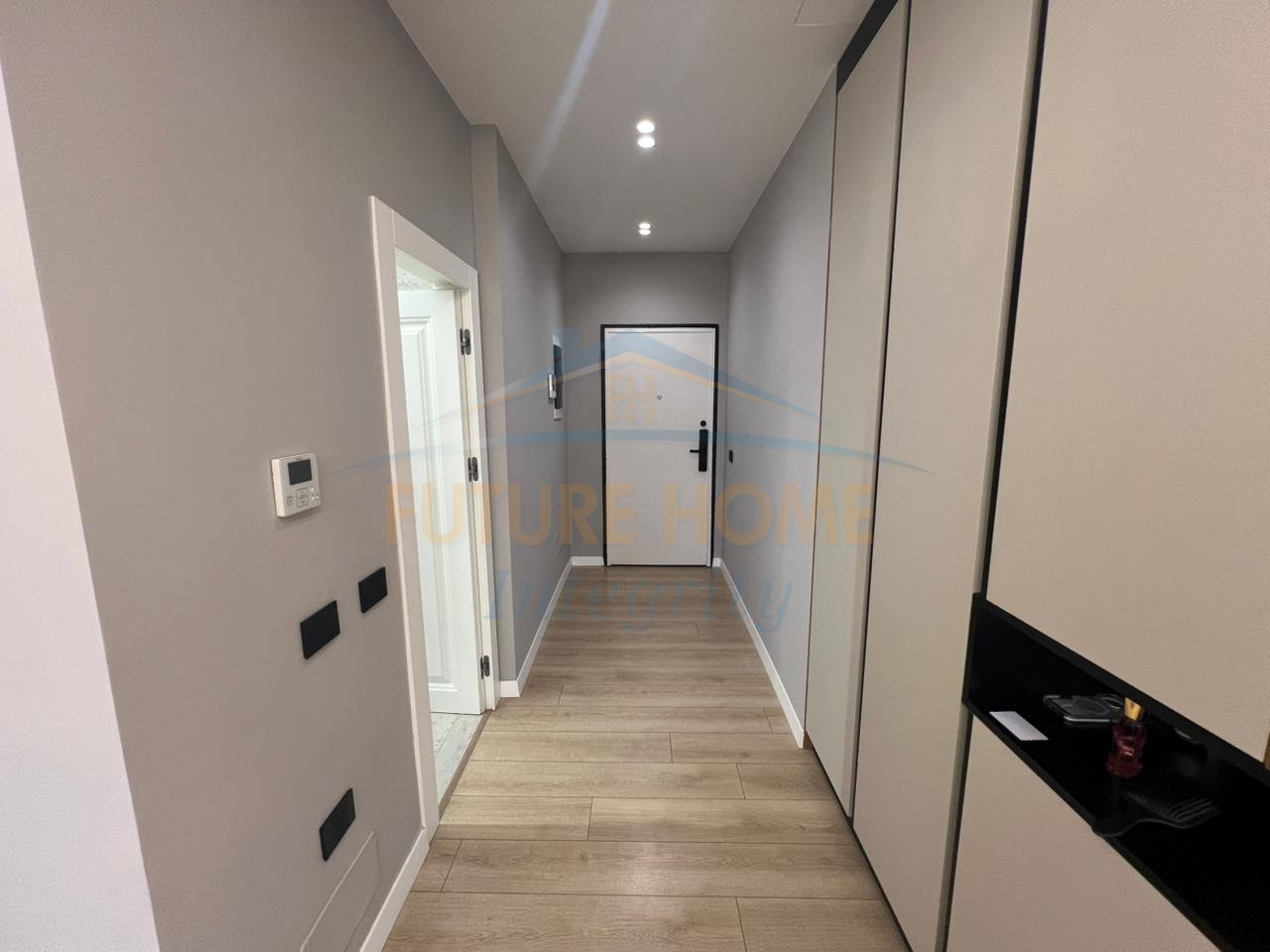 Rent, Duplex 4+1+3+Veranda+Parking space, Square 21 Complex, Tirana.