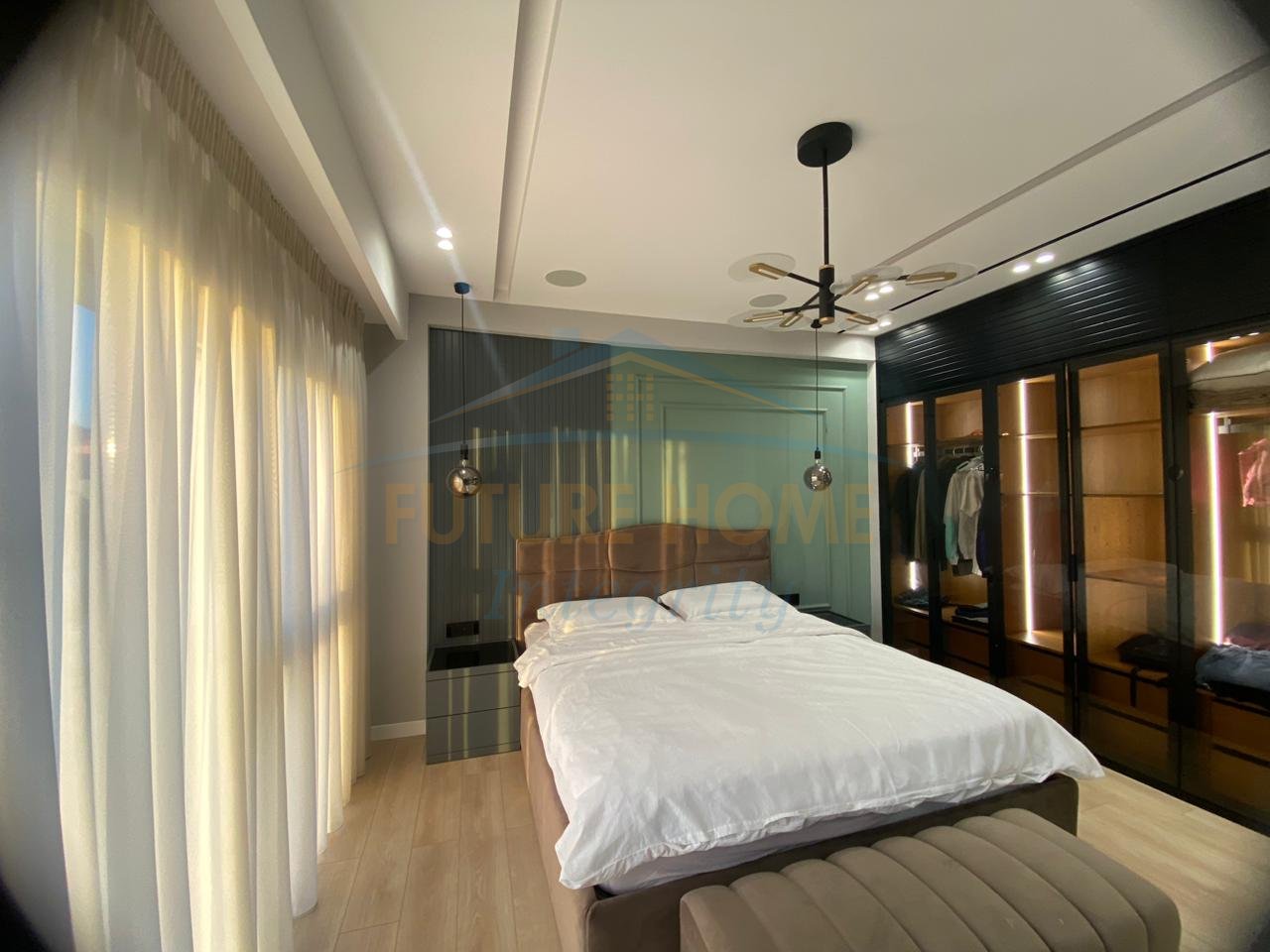 Rent, Duplex 4+1+3+Veranda+Parking space, Square 21 Complex, Tirana.