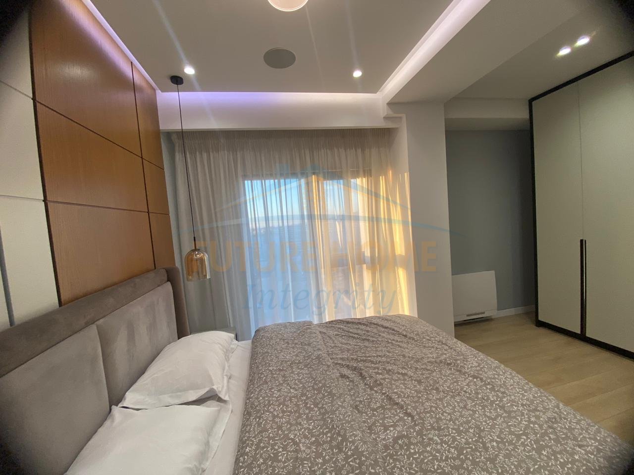 Rent, Duplex 4+1+3+Veranda+Parking space, Square 21 Complex, Tirana.