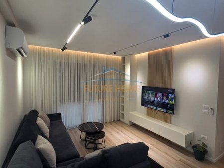 Shitet, Apartament 2+1+2, Porcelan, Tiranë.