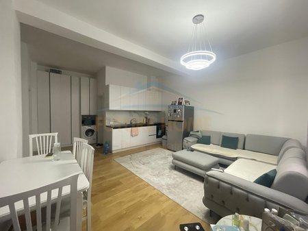 In vendita, Appartamento 1+1, Scuola Kuqe, Tirana