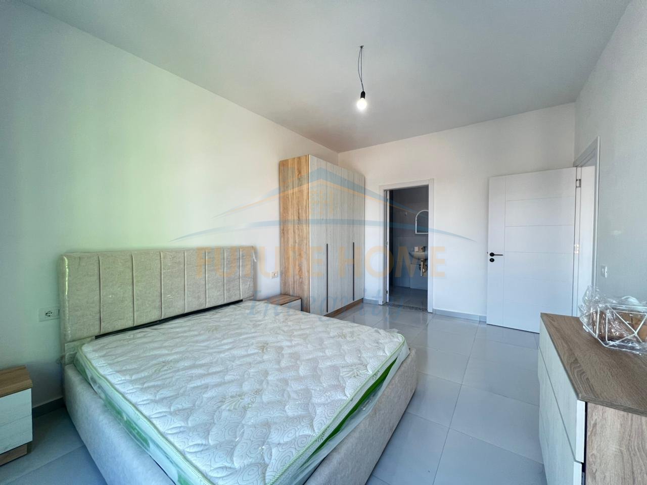 Qera, Apartament 2+1+2, Rruga 5 Maji, Tiranë.