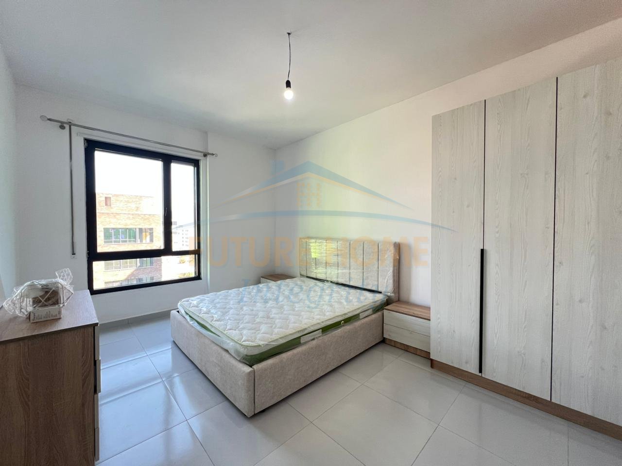 Shitet, Apartament 2+1+2, Rruga 5 Maji, Tiranë.