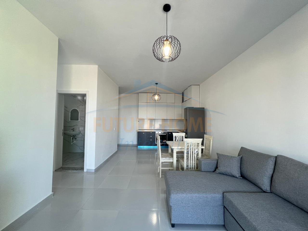 Shitet, Apartament 2+1+2, Rruga 5 Maji, Tiranë.