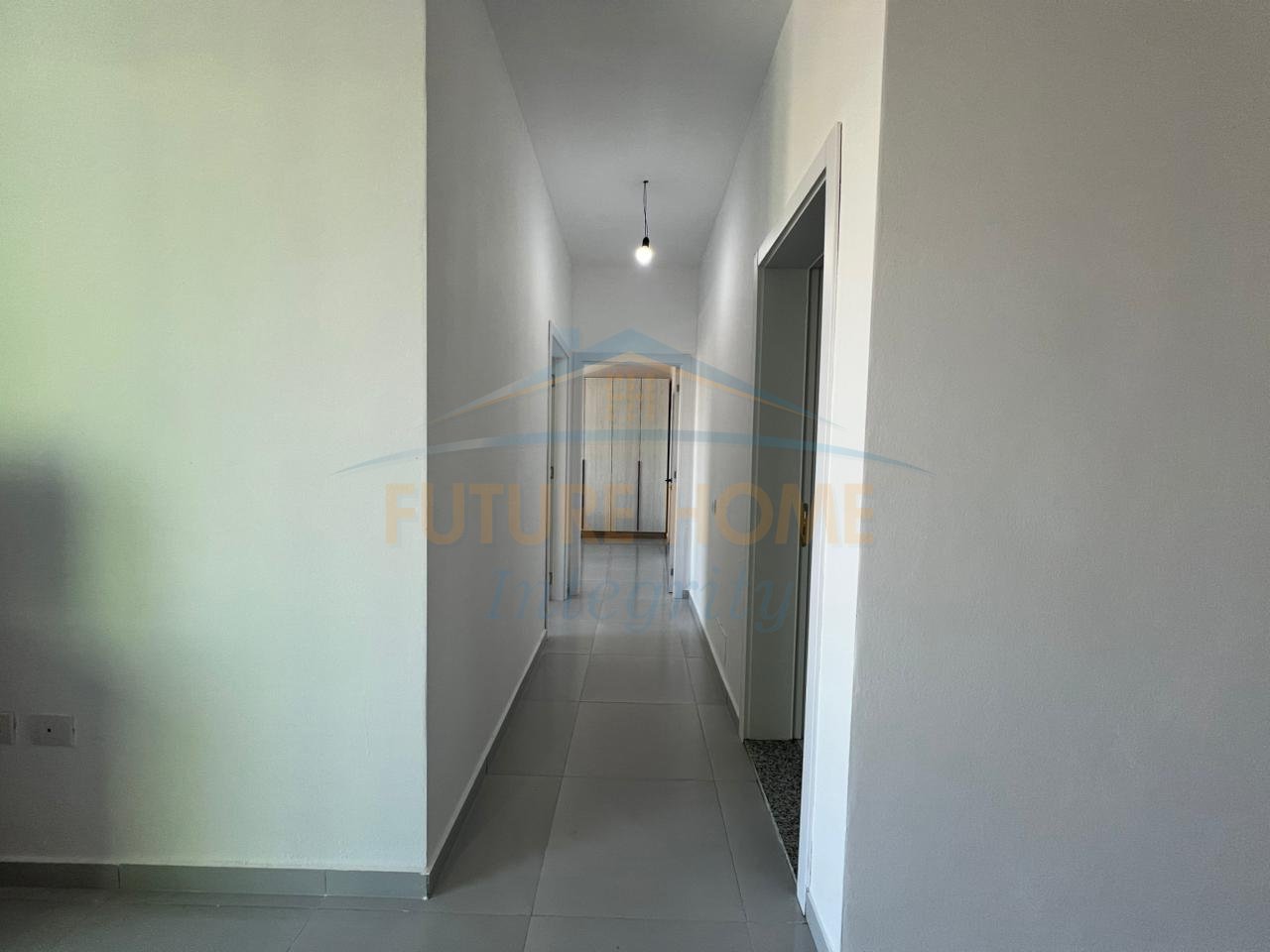 Shitet, Apartament 2+1+2, Rruga 5 Maji, Tiranë.