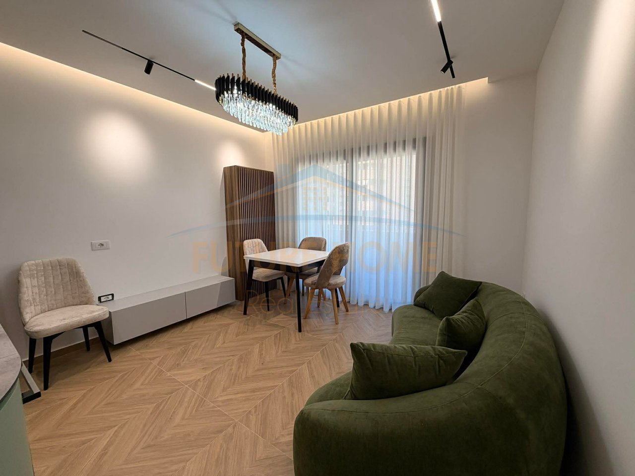 Shitet, 2 Apartamente 1+1, Unaza e Re