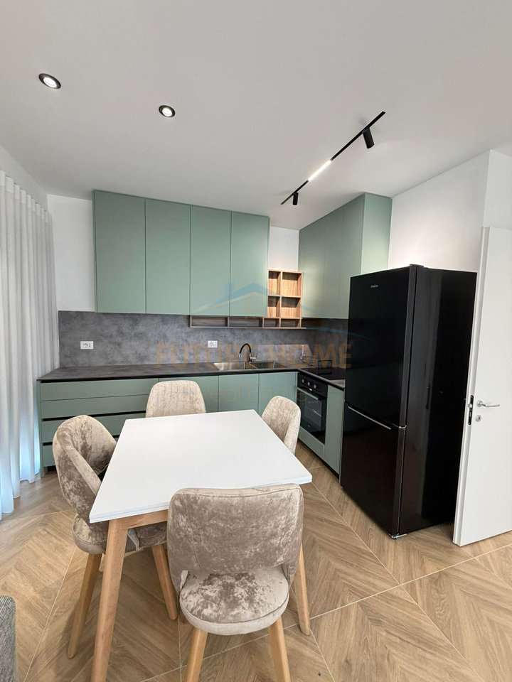 Shitet, 2 Apartamente 1+1, Unaza e Re