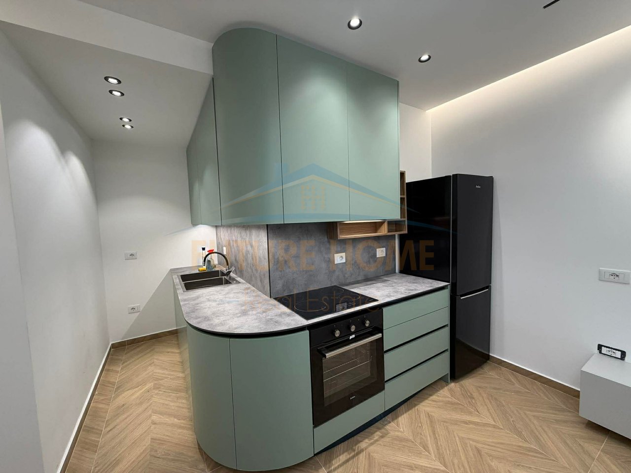 Shitet, 2 Apartamente 1+1, Unaza e Re