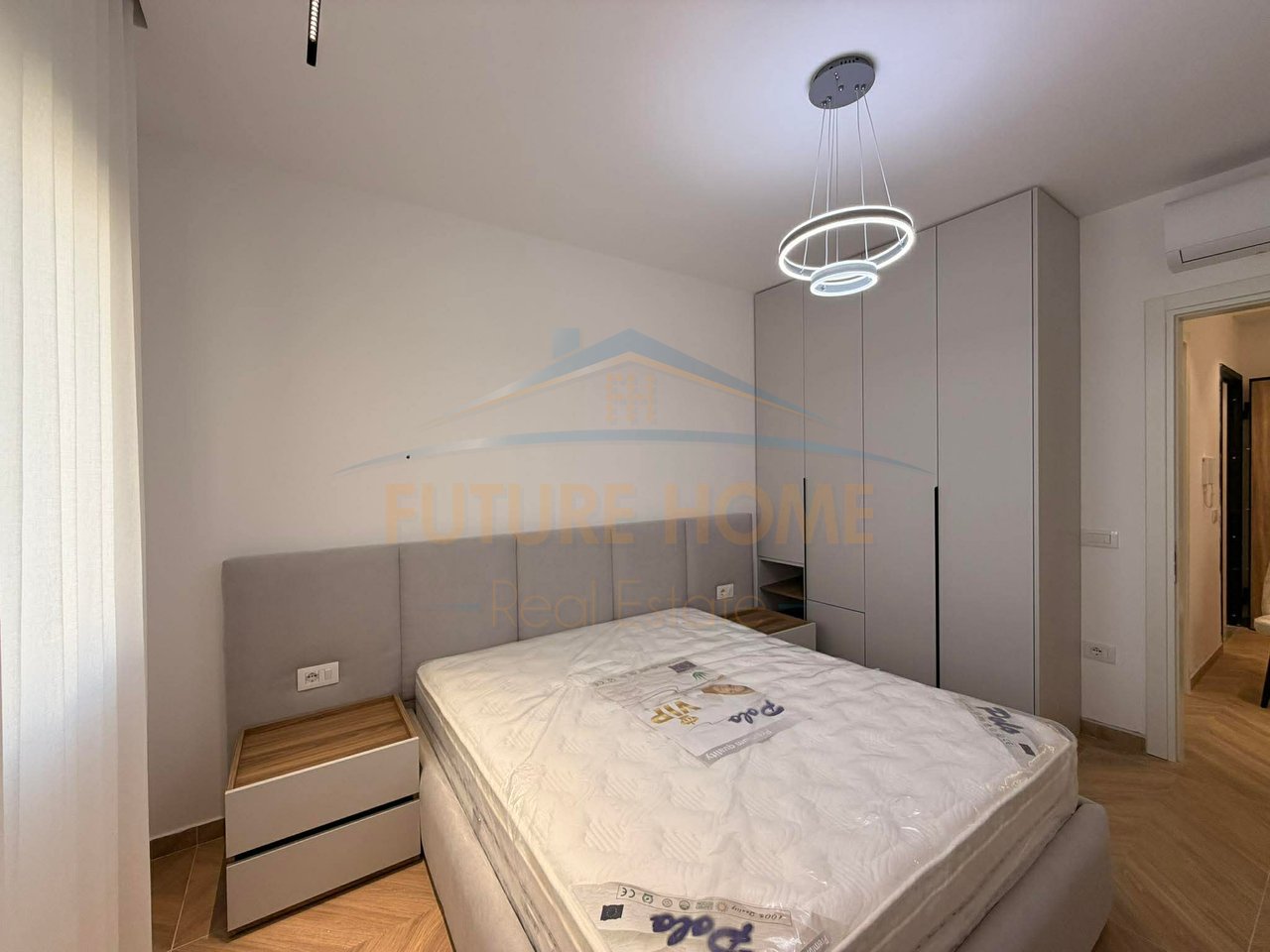 Shitet, 2 Apartamente 1+1, Unaza e Re