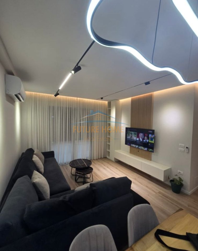 Shitet, Apartament 2+1+2, Porcelan, Tiranë.