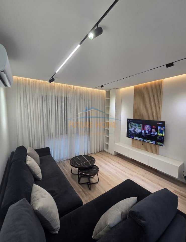 Shitet, Apartament 2+1+2, Porcelan, Tiranë.