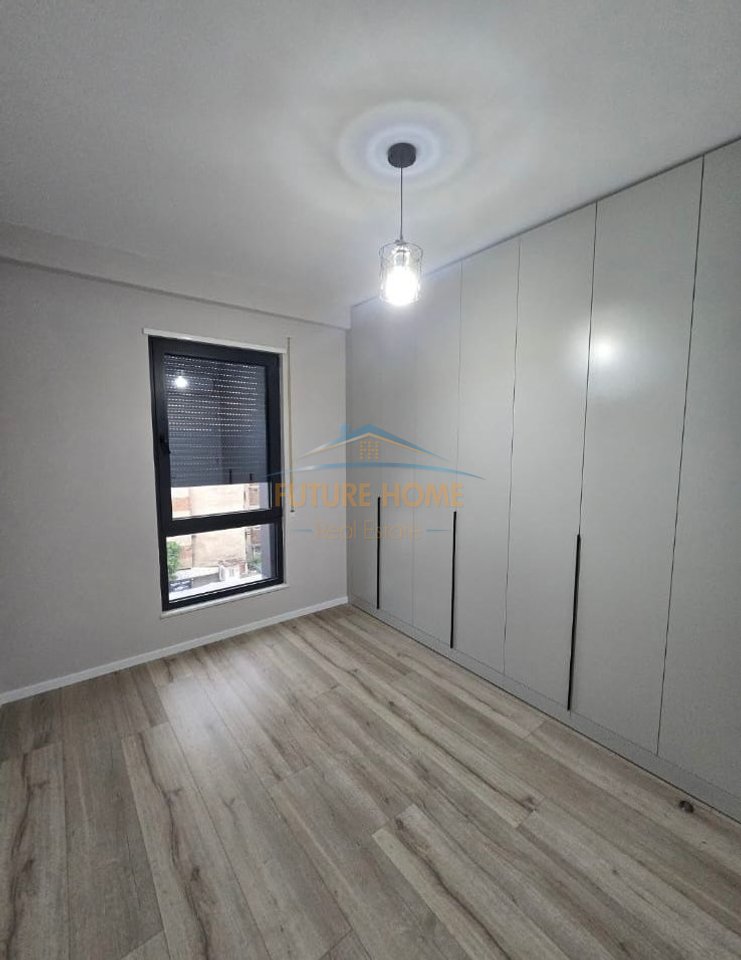 Shitet, Apartament 2+1+2, Porcelan, Tiranë.