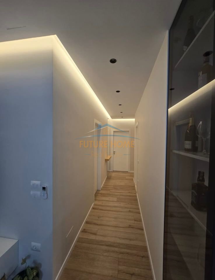 Shitet, Apartament 2+1+2, Porcelan, Tiranë.