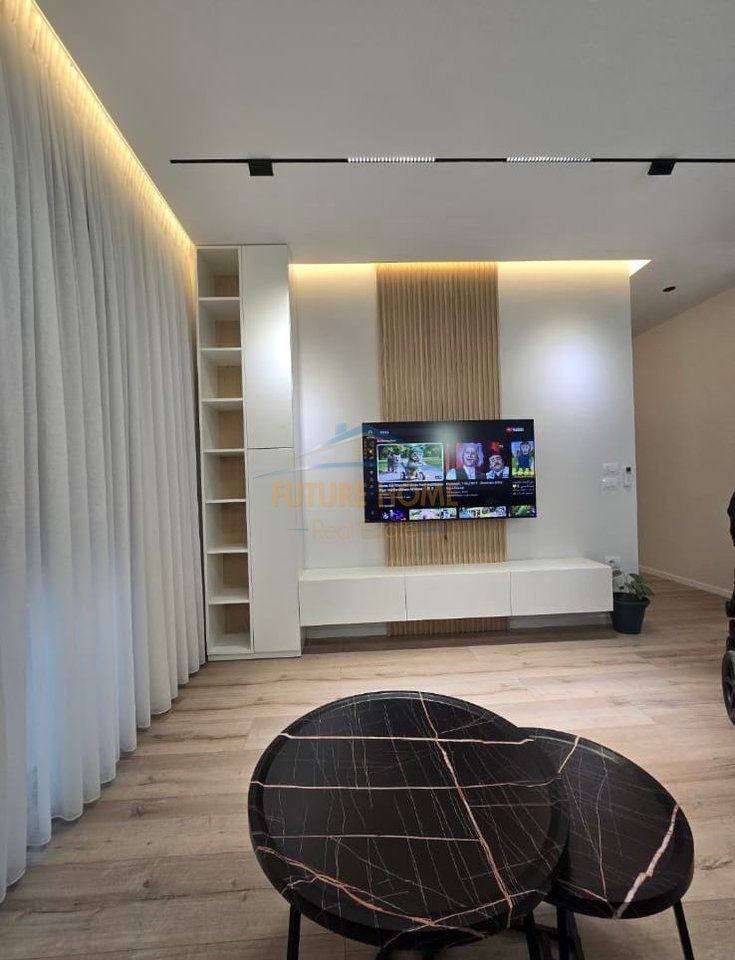 Shitet, Apartament 2+1+2, Porcelan, Tiranë.