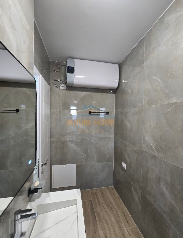 Shitet, Apartament 2+1+2, Porcelan, Tiranë.