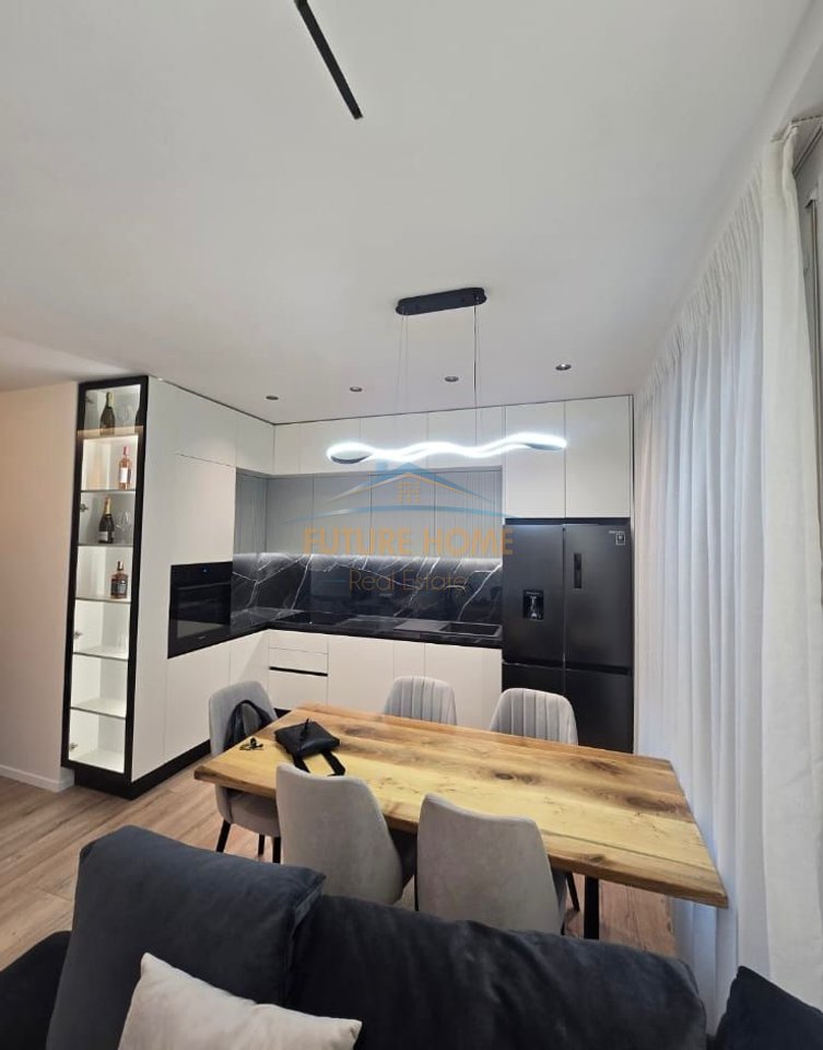 Shitet, Apartament 2+1+2, Porcelan, Tiranë.