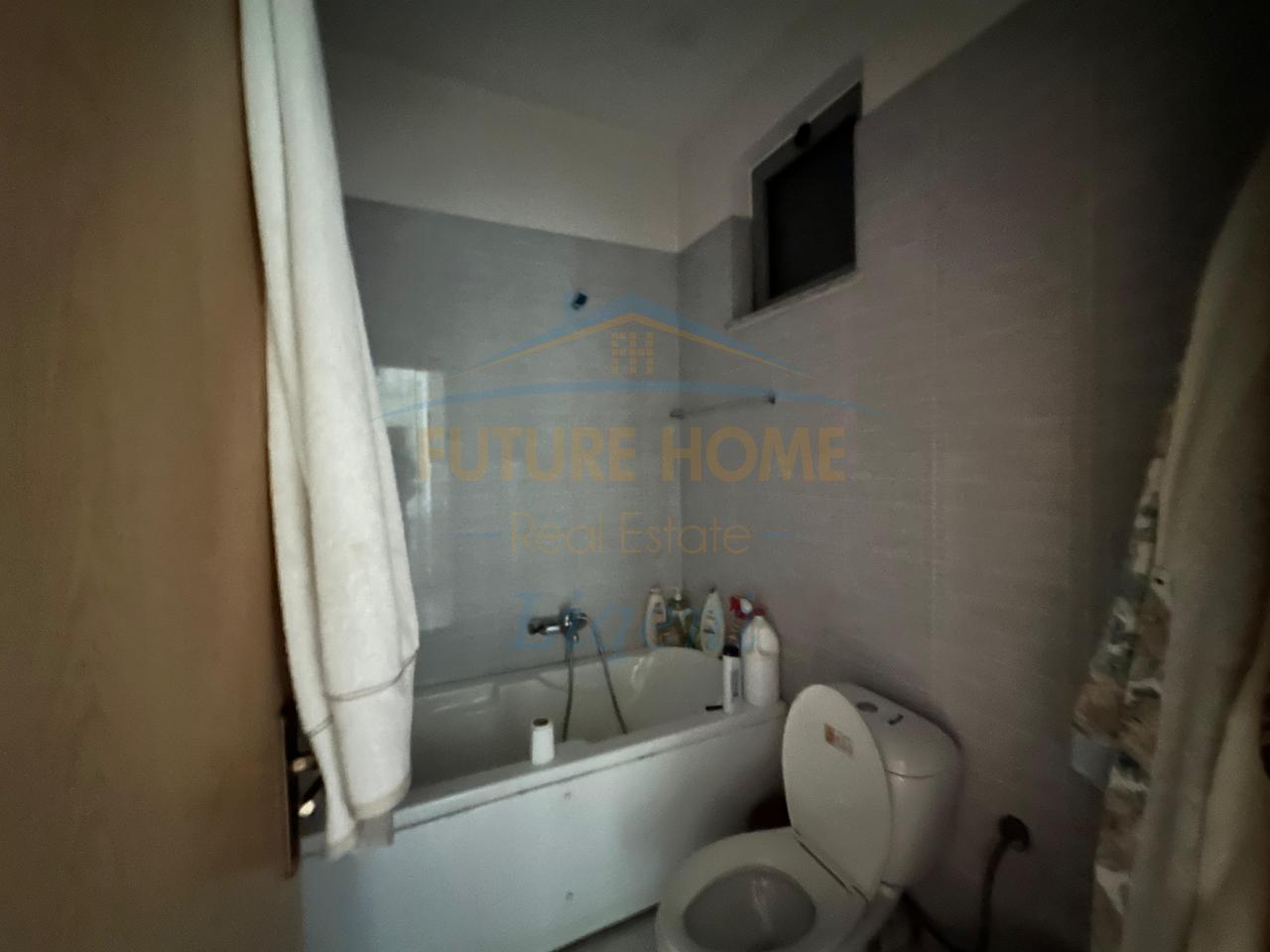 Shitet, Apartament 2+1+2, Unaza e Re, Tiranë.
